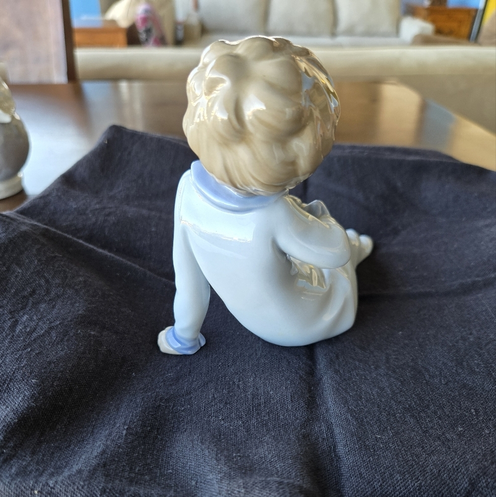 Vintage Lladró Porcelain Baby Figurine w Pacifier Daisa 1980 Spain - Picture 3 of 7